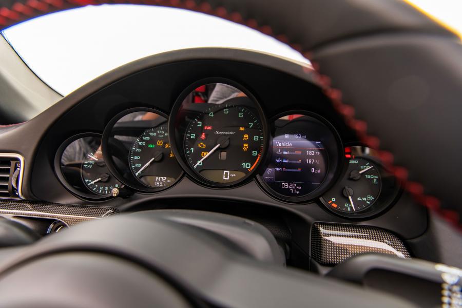 Панель приборов Porsche 911 Speedster (991) 2019 года  (NA) (фото 40 из 41)